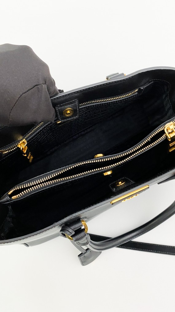 Prada Saffiano Galleria Shoulder Bag