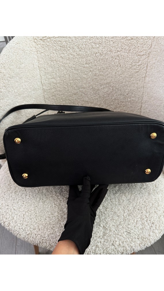 Prada Saffiano Galleria Shoulder Bag