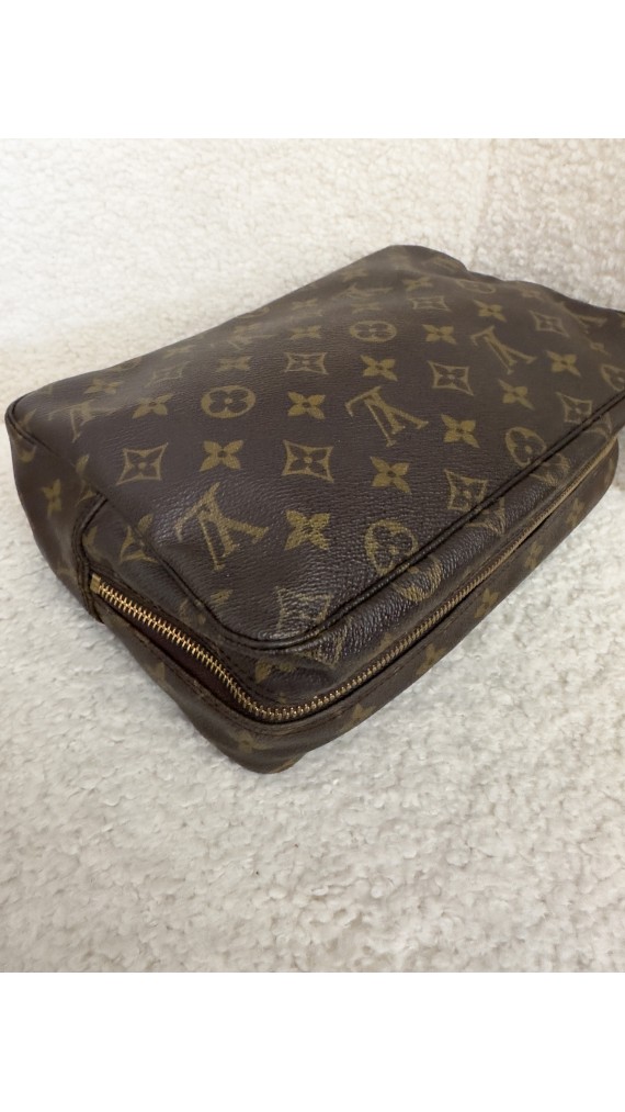 Louis Vuitton Toalettmappe Size 28