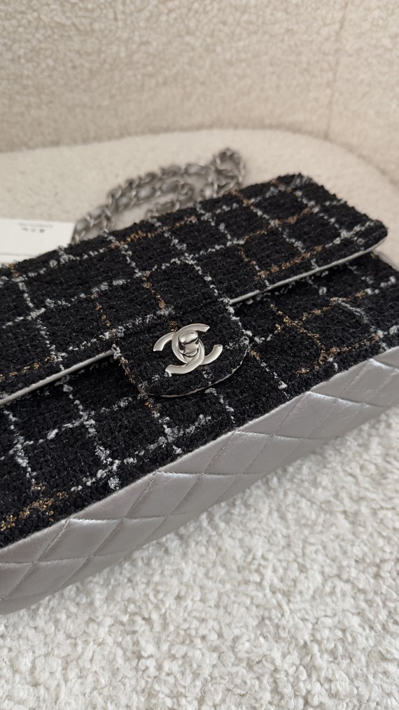 Chanel Tweed Classic Double Flap Size Meidum