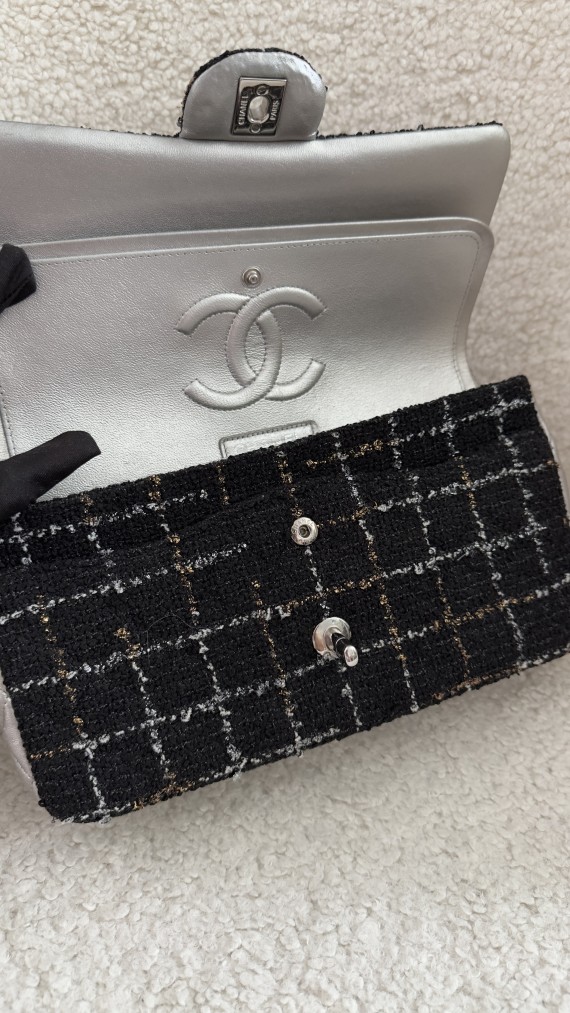 Chanel Tweed Classic Double Flap Size Meidum