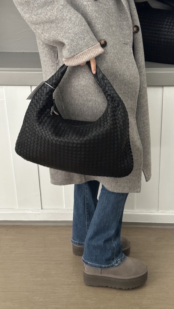 Bottega Veneta Hobo Bag Size Medium