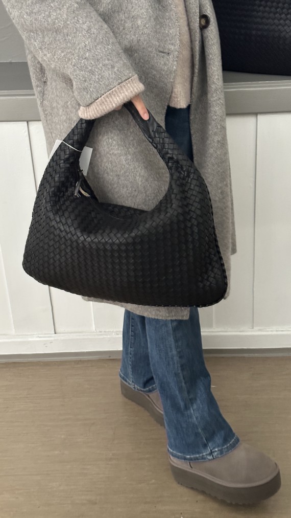 Bottega Veneta Hobo Bag Size Medium