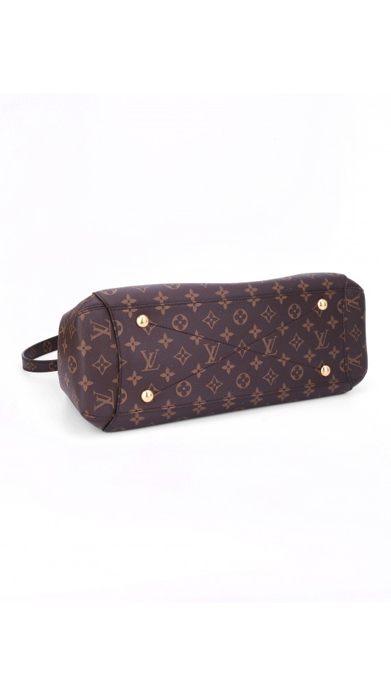 Louis Vuitton Montaigne GM Shoulder Bag