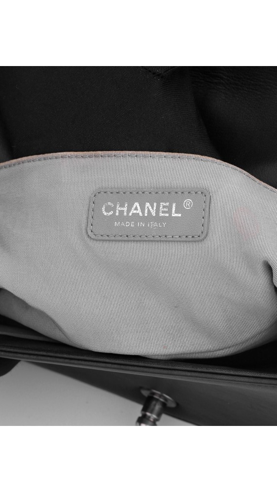 Chanel Chevrron Boy Shoulder Bag Size Medium