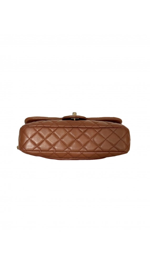 Chanel Classic Flap Bag med Charm Caramel Cognac