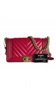 Chanel Boy Bag i Chevron-skinn