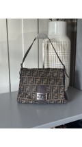 Klassisk Fendi Baguette Veske i FF Monogram