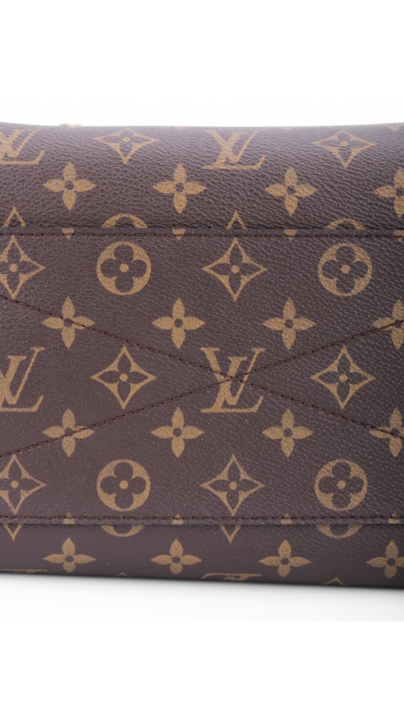 Louis Vuitton Montaigne GM Shoulder Bag