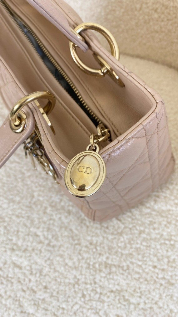 Lady Dior Medium Rose Beige m. GHW