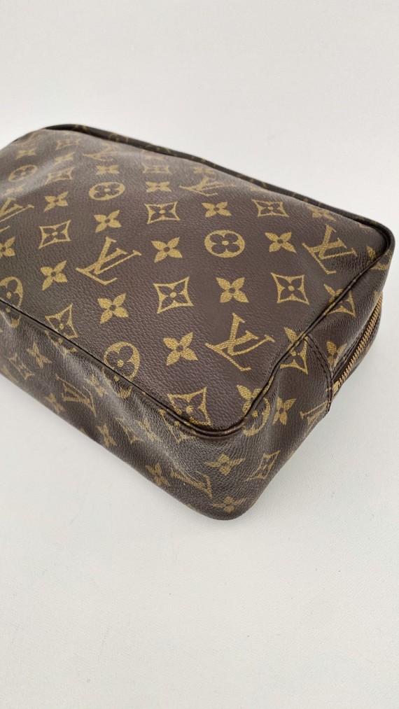 Louis Vuitton Trousse Toilette monogram Size 28.