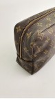 Louis Vuitton Trousse Toilette monogram Size 28.