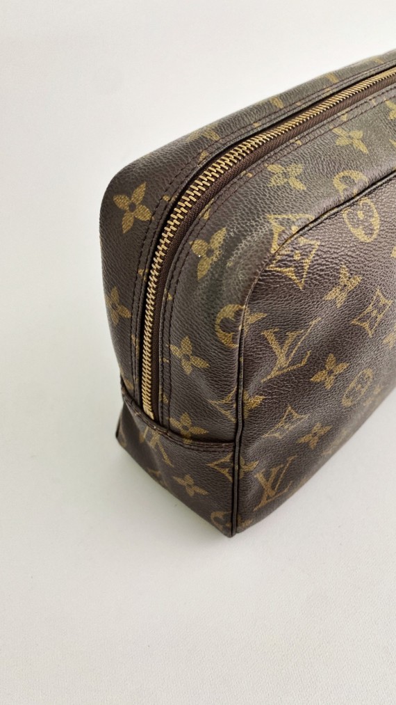 Louis Vuitton Trousse Toilette monogram Size 28.